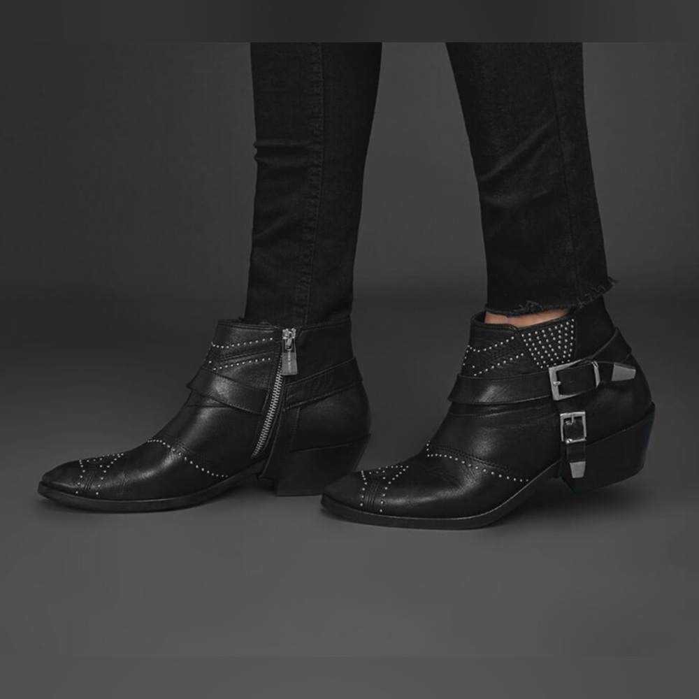 41 Anine Bing Bianca Boots